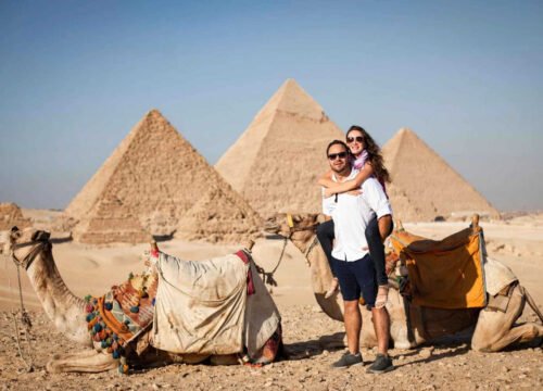 Full-Day Tour: Giza Pyramids and Egyptian Museum Experience