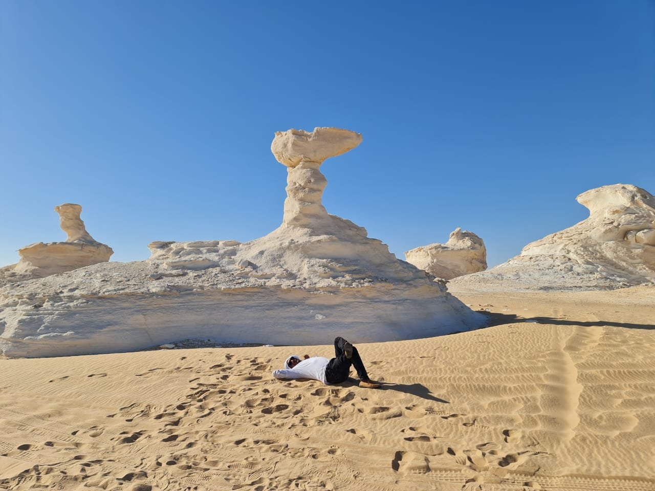 Surreal Wilderness: 3-Day Private White & Black Desert Expedition